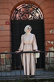 UZUN MANŞETLİ ELBİSE